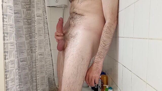 Rockardglans masturbates and ejaculates in shower